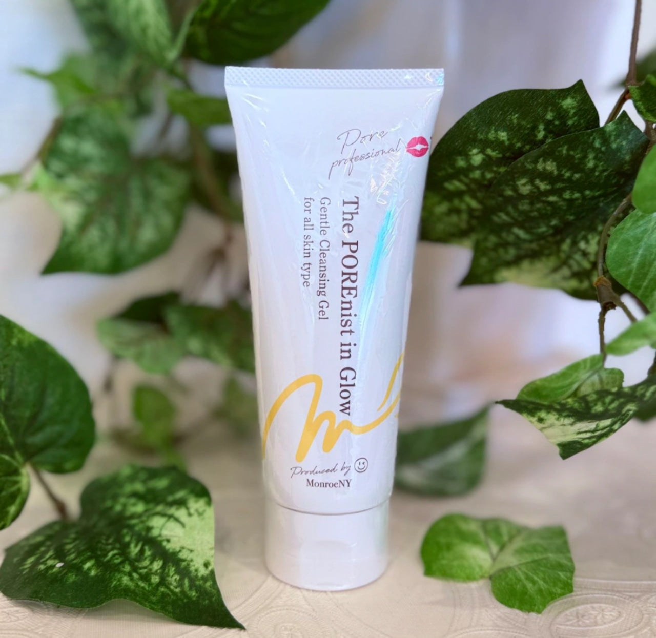 The POREnist in Glow cleansing gel